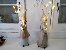Lade das Bild in den Galerie-Viewer, Weihnachtsfiguren mit LED Stern