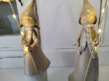 Lade das Bild in den Galerie-Viewer, Weihnachtsfiguren mit LED Stern