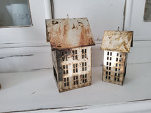 Lade das Bild in den Galerie-Viewer, Metall Weihnachtshaus Windlicht